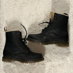 Fur lines doc marten boots (1460)